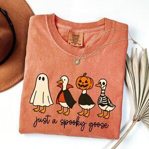 NEW Comfort Color Funny Just A Spooky Goose Halloween Crewneck Graphic Tee Shirt